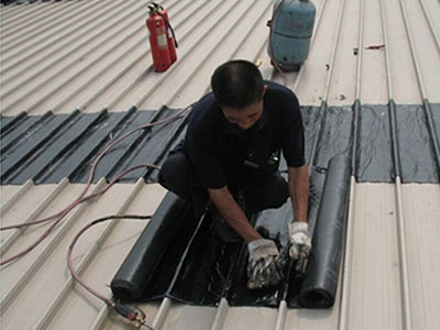 北京廊坊防水公司：如何修补屋顶裂缝：如何选择家庭防水材料