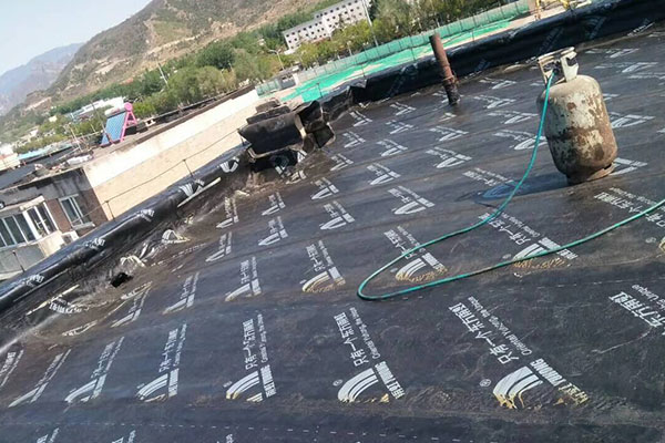 北京廊坊香河防水公司:屋面裂缝漏水如何处理_屋面免开挖防水堵漏方法_北京廊坊防水公司